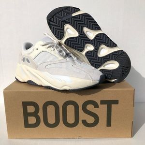 Yeezy Boost 700 Analog
